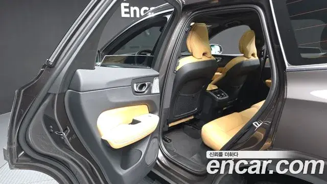 Volvo XC60 2025 — Şəkil 15/33