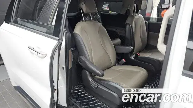 Kia Carnival 2024 — Фото 11/20