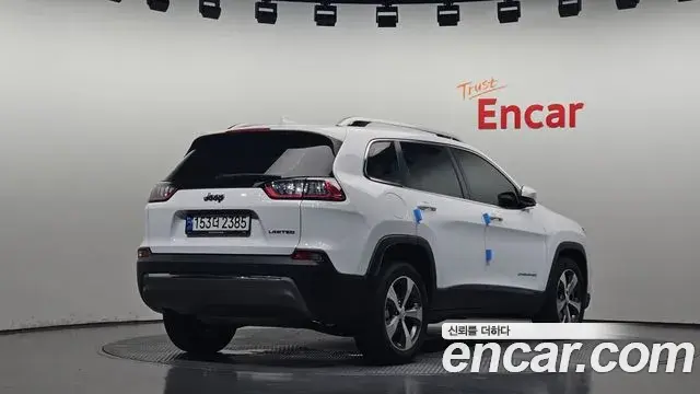 Jeep Cherokee 2021 — ფოტო 2/30