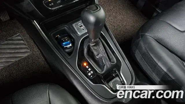 Jeep Cherokee 2021 — ფოტო 27/30