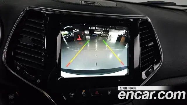 Jeep Cherokee 2021 — ფოტო 14/30