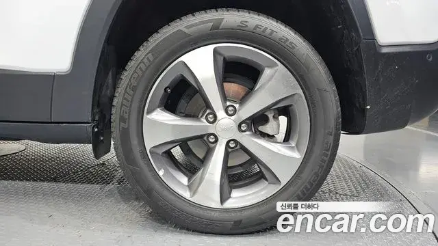 Jeep Cherokee 2021 — ფოტო 24/30