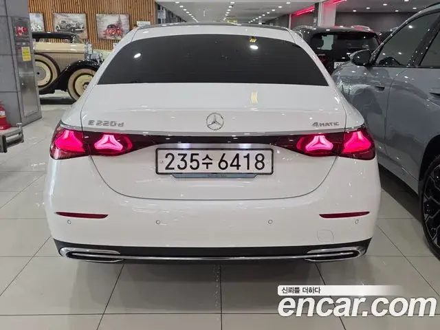 Mercedes-Benz E-Class 2024 — Photo 3/16