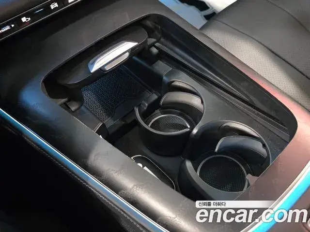 Mercedes-Benz E-Class 2024 — Photo 8/16