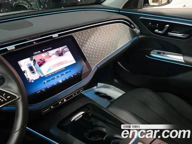 Mercedes-Benz E-Class 2024 — Photo 11/16