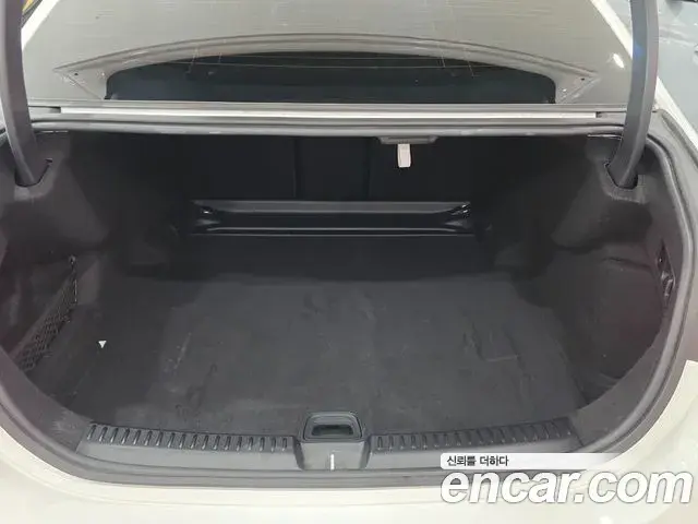 Mercedes-Benz E-Class 2024 — Photo 13/16