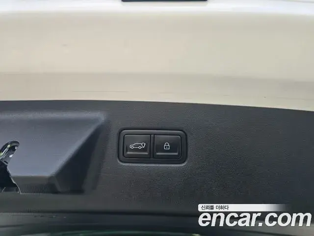Hyundai Santa Fe 2024 — Фото 17/18