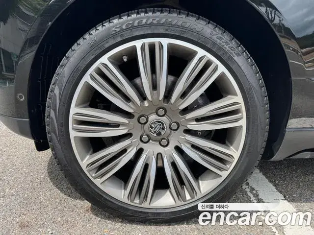 Land Rover Range Rover 2020 — ფოტო 3/20