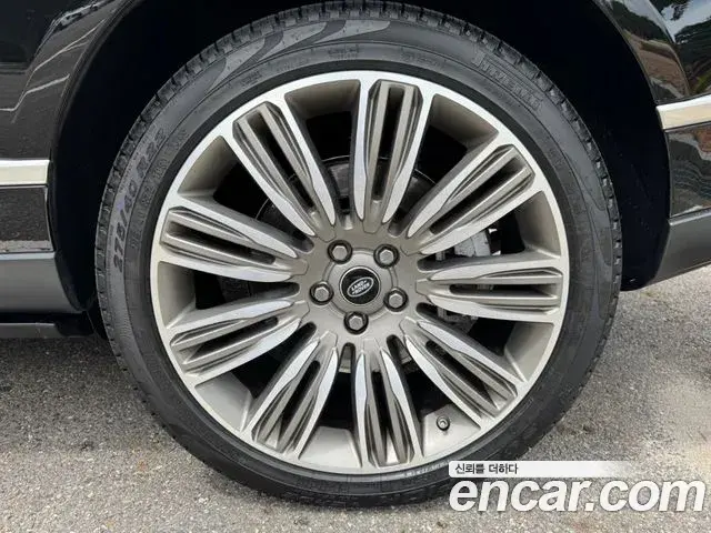 Land Rover Range Rover 2020 — ფოტო 19/20