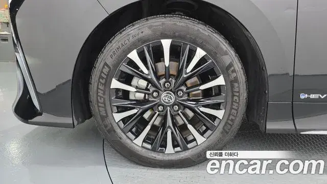 Toyota Alphard 2024 — ფოტო 8/20
