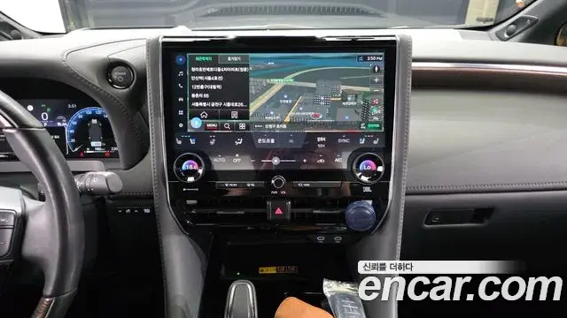 Toyota Alphard 2024 — ფოტო 14/20