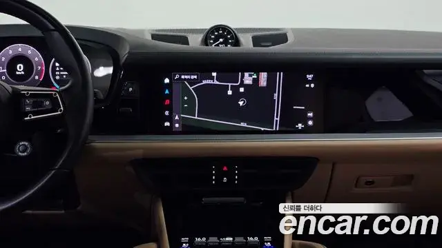 Porsche Cayenne 2024 — ფოტო 13/38