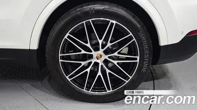 Porsche Cayenne 2024 — ფოტო 10/38