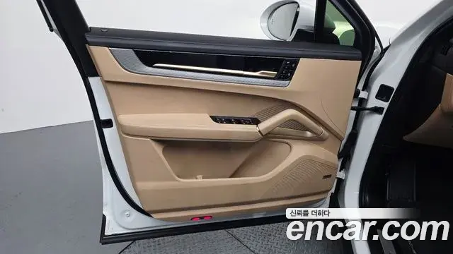 Porsche Cayenne 2024 — ფოტო 19/38