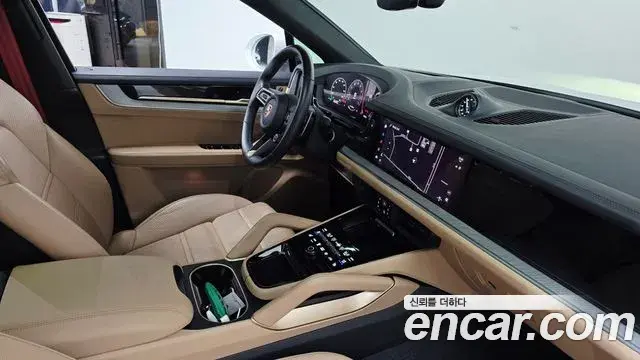 Porsche Cayenne 2024 — ფოტო 23/38