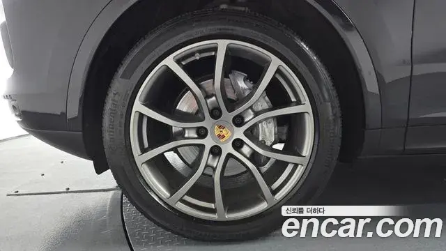 Porsche Cayenne 2022 — Photo 16/35