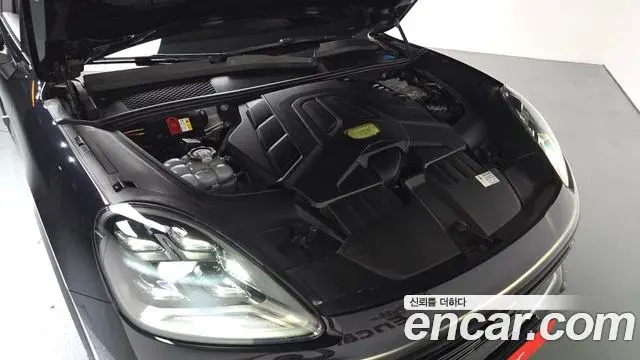Porsche Cayenne 2022 — Photo 7/35