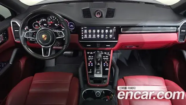 Porsche Cayenne 2022 — Photo 32/35