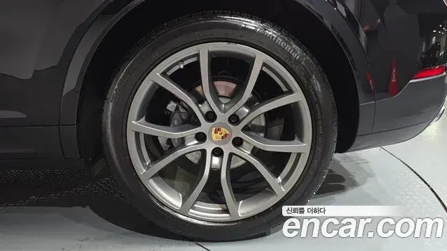 Porsche Cayenne 2022 — Photo 2/35
