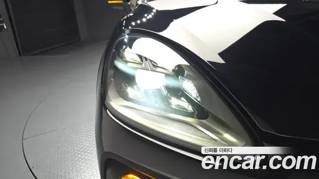 Porsche Cayenne 2022 — Photo 8/35