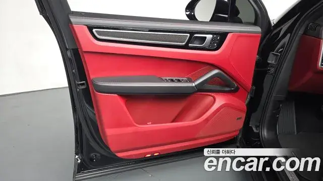 Porsche Cayenne 2022 — Photo 26/35