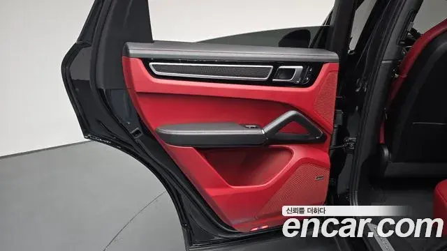 Porsche Cayenne 2022 — Photo 10/35