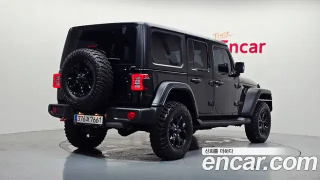 Jeep Wrangler 2023 — ფოტო 28/30