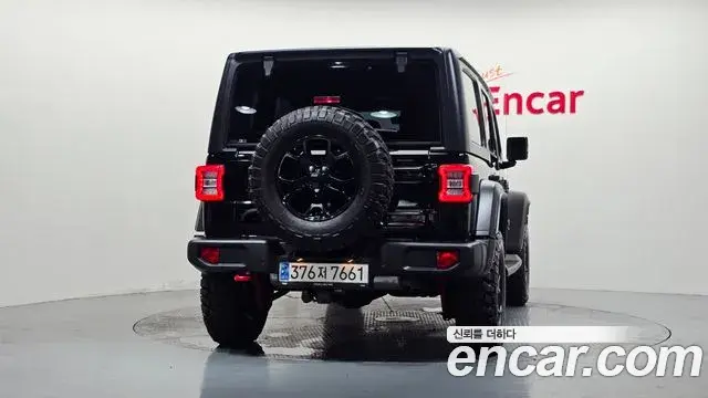 Jeep Wrangler 2023 — ფოტო 18/30