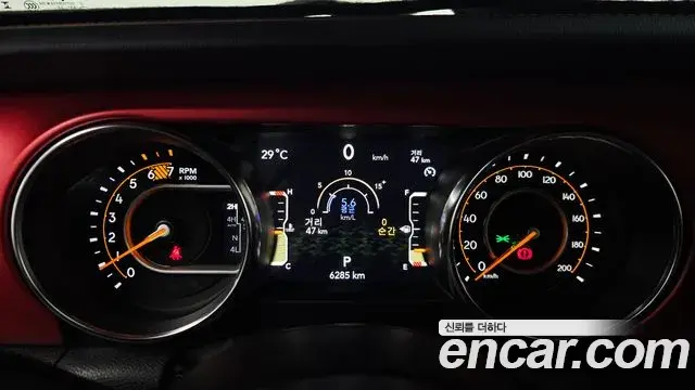 Jeep Wrangler 2023 — ფოტო 25/30