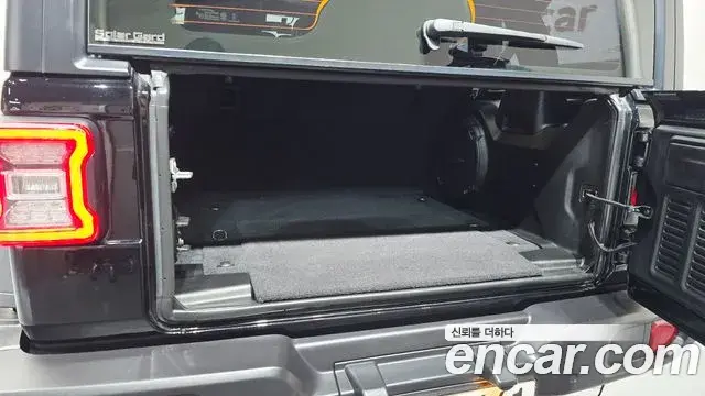 Jeep Wrangler 2023 — ფოტო 19/30