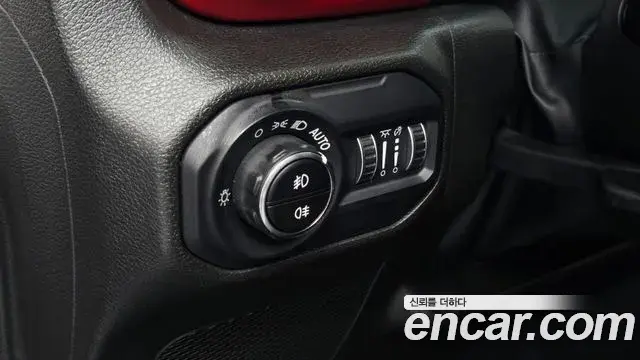 Jeep Wrangler 2023 — ფოტო 27/30