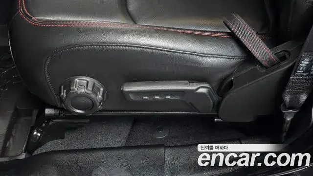 Jeep Wrangler 2023 — ფოტო 8/30