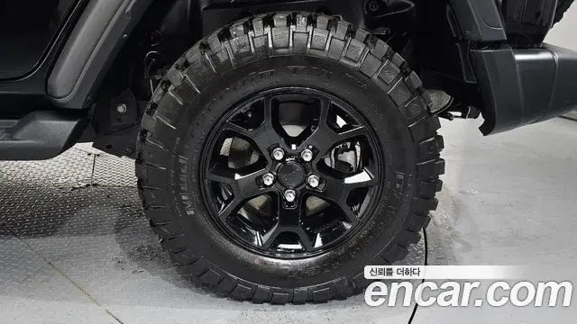 Jeep Wrangler 2023 — ფოტო 9/30