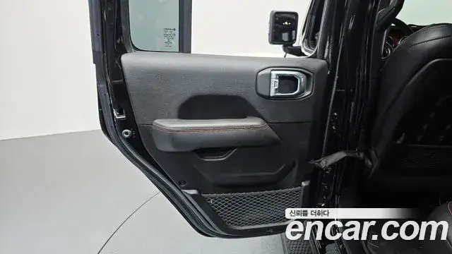 Jeep Wrangler 2023 — ფოტო 22/30