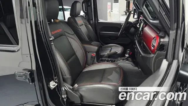 Jeep Wrangler 2023 — ფოტო 24/30