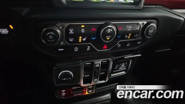 Jeep Wrangler 2023 — ფოტო 17/30
