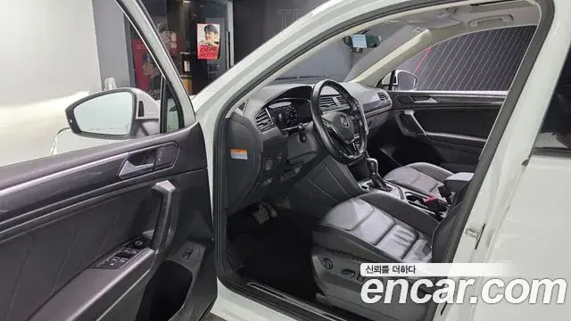 Volkswagen Tiguan Allspace 2018 — Photo 19/20