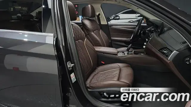 BMW 5 Series 2021 — Şəkil 24/32