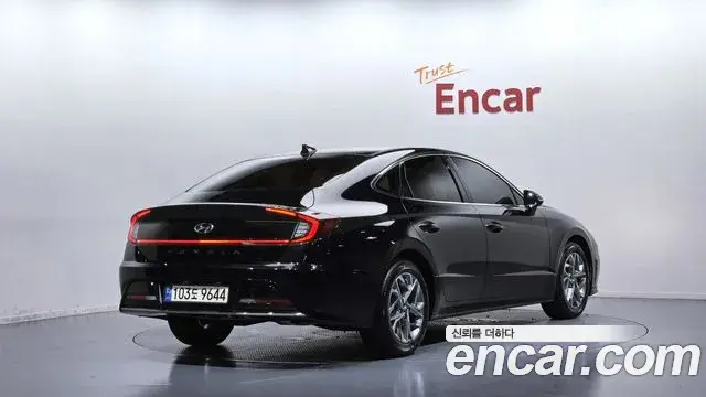 Hyundai Sonata 2022 — Фото 1/20