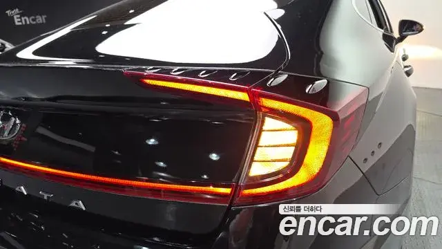 Hyundai Sonata Hybrid 2022 — Photo 16/30