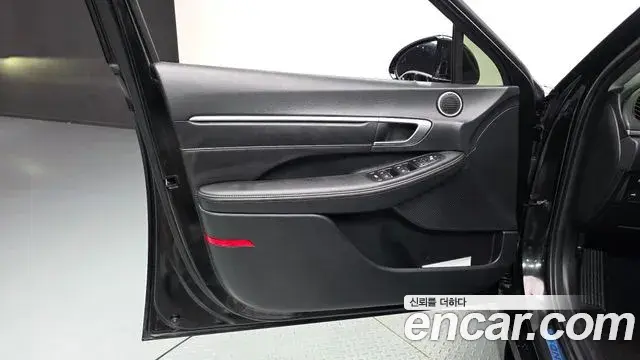 Hyundai Sonata Hybrid 2022 — Photo 8/30