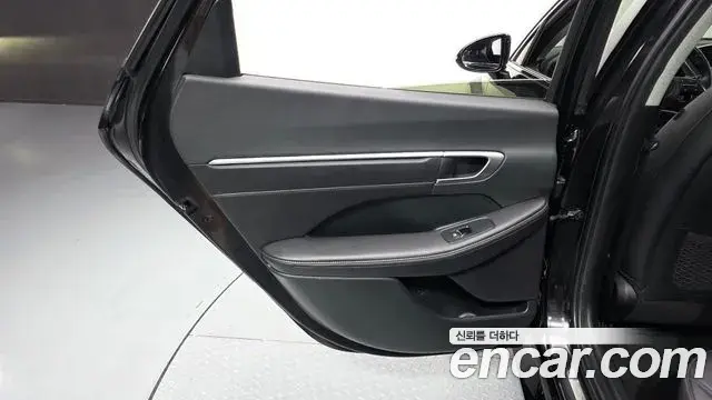 Hyundai Sonata Hybrid 2022 — Photo 9/30