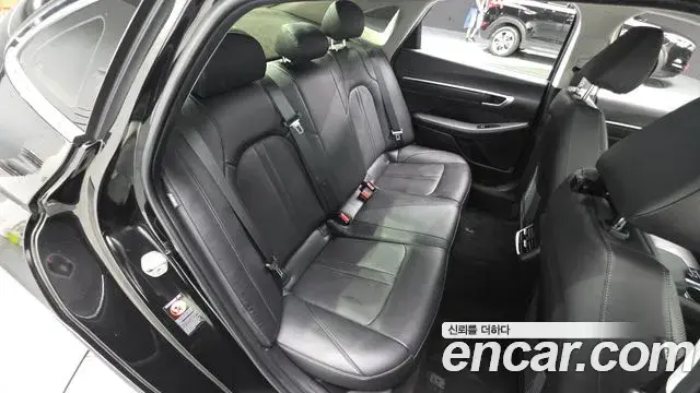 Hyundai Sonata Hybrid 2022 — Photo 19/30