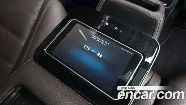 Mercedes-Benz GLS-Class 2021 — Photo 10/39