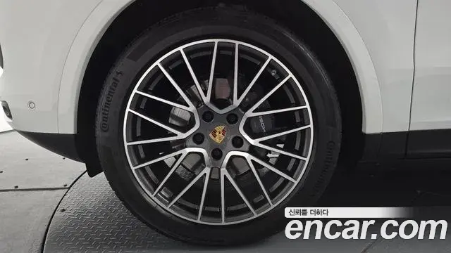 Porsche Cayenne 2022 — Photo 32/34