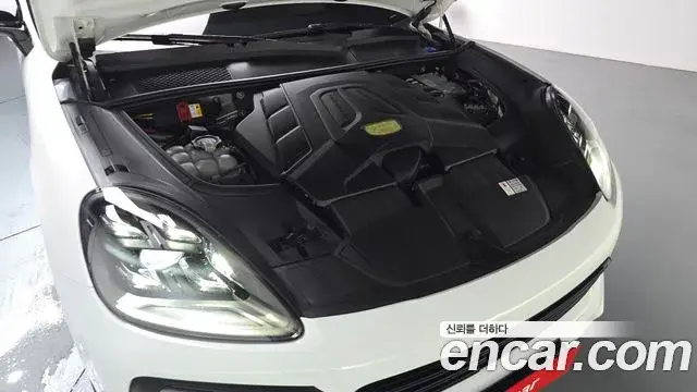 Porsche Cayenne 2022 — Photo 13/34
