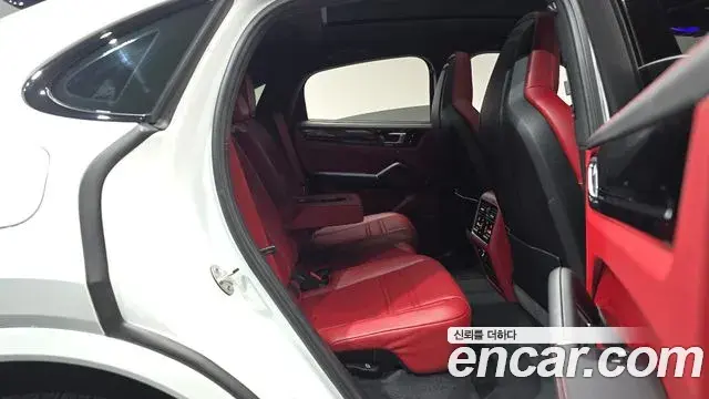 Porsche Cayenne 2022 — Photo 1/34