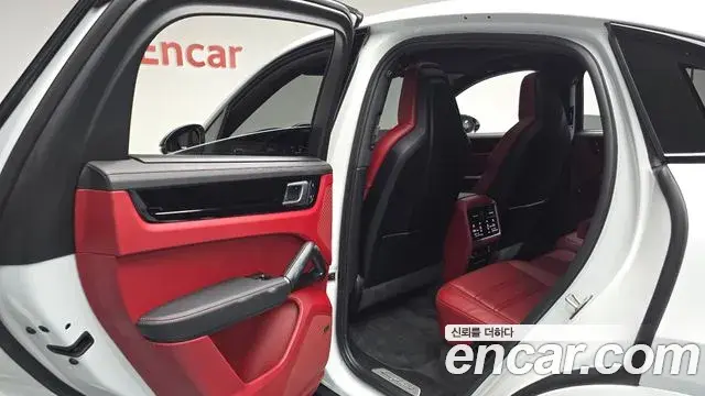 Porsche Cayenne 2022 — Photo 4/34