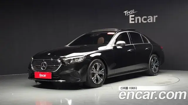 Mercedes-Benz E-Class 2025 — Photo 4/36