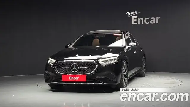 Mercedes-Benz E-Class 2025 — Photo 16/36